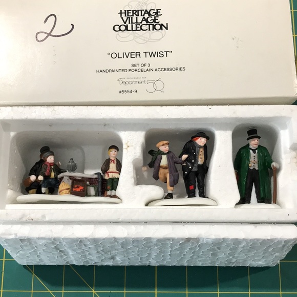 Dept 56 Heritage Village Oliver Twist - Picture 8 of 8